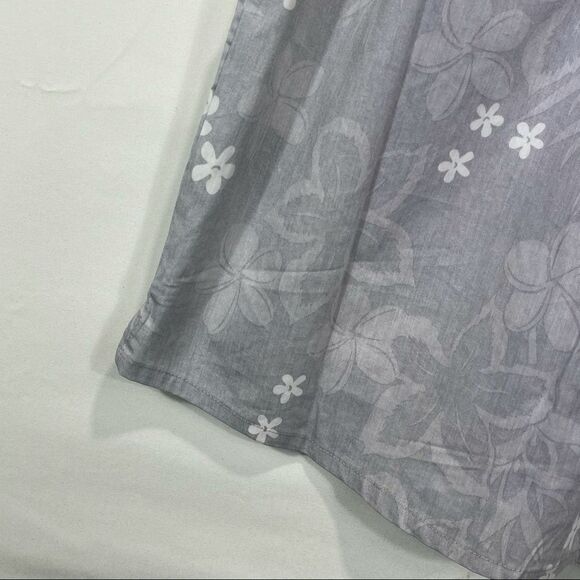 Premiums Hawaiian Grey/White Palm Trees Button Top - Picture 12 of 16